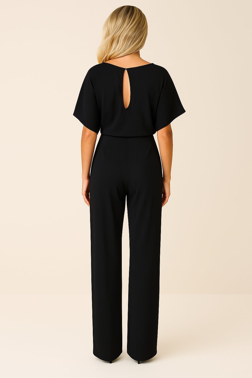 Trendiger Elisa Jumpsuit für Frauen: kurzärmelig, mit lockerem weitem Bein und figurbetontem Bindegürtel.