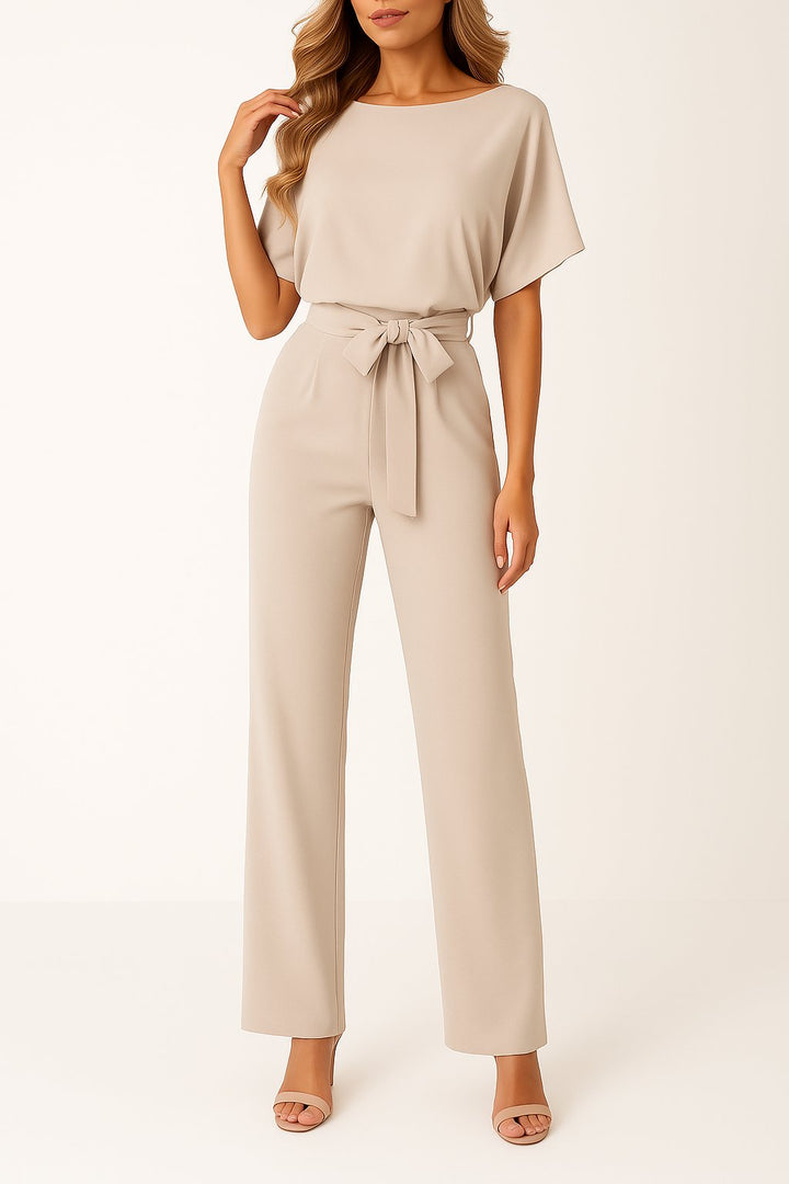 Freizeit Jumpsuit Elisa für Damen: kurzärmelig, mit stylischem Bindegürtel und bequemem weitem Bein.