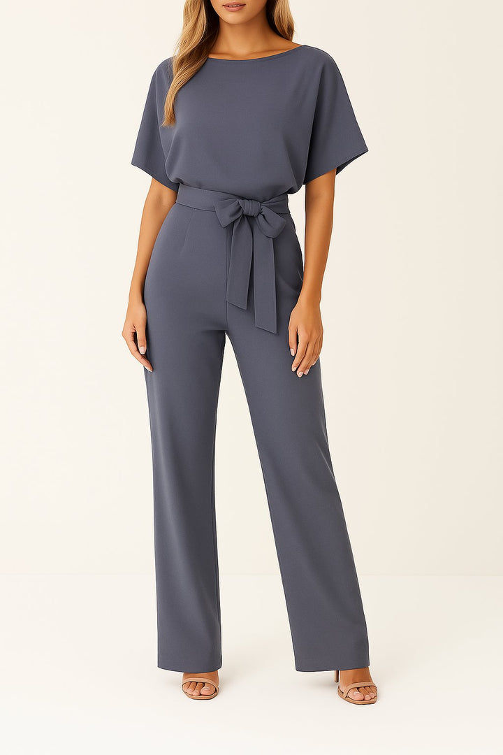 Sommerlicher Damen Kurzarm Jumpsuit Elisa mit Bindegürtel, fließendem weitem Bein für elegante Auftritte.