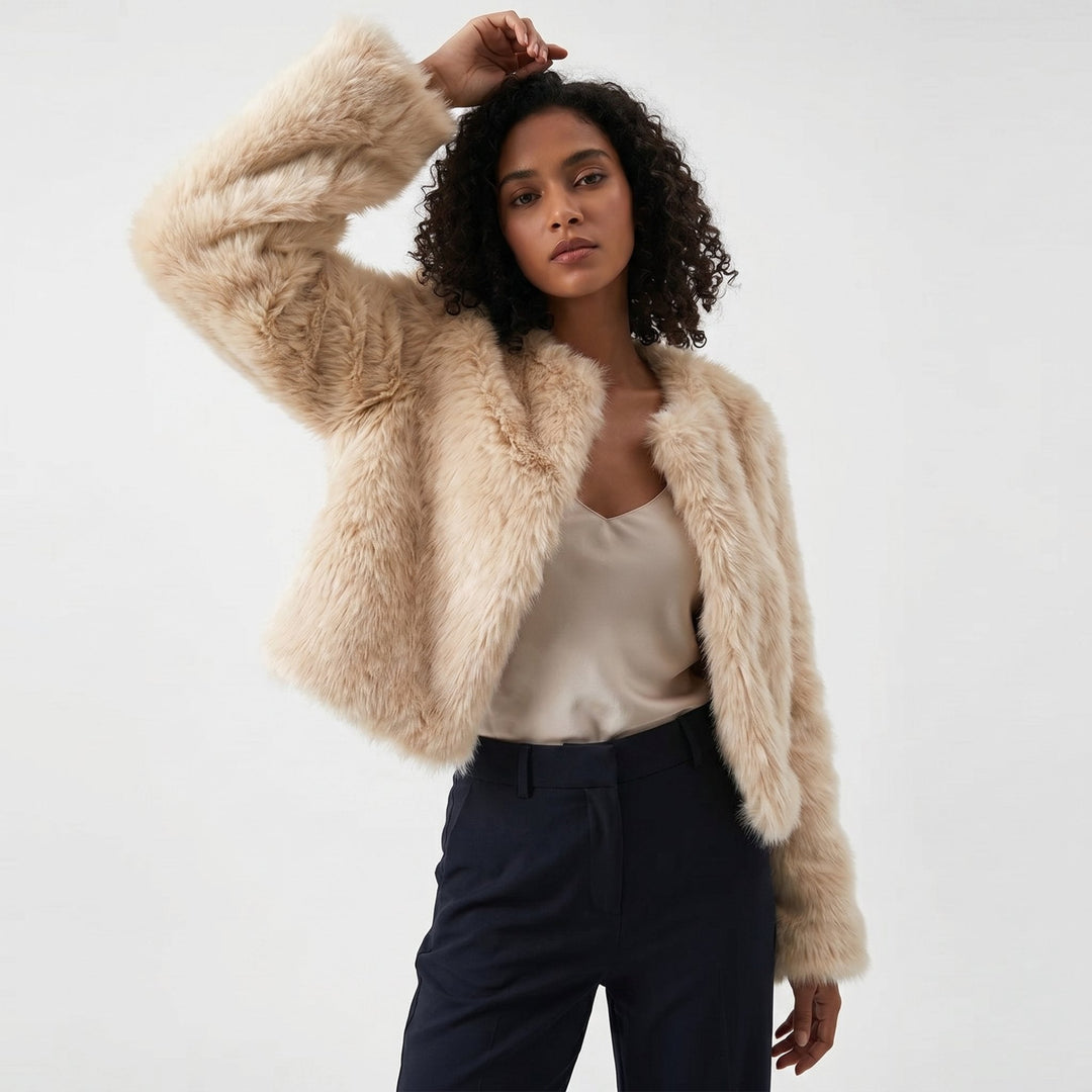 Stilvolle Carla Damen Kurzjacke, ideal für elegante Herbstoutfits. Eine vielseitige Jacke für moderne Frauen.