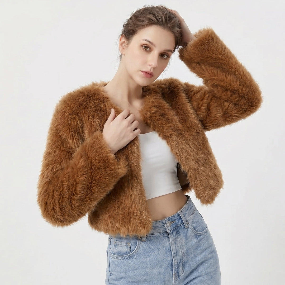 Carla Damen Herbstjacke, kurz und elegant. Perfekt für vielseitige Übergangslooks in der Damenmode.