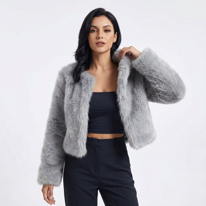 Carla Damen kurze Jacke für elegante Herbstlooks. Stilvolle Cropped-Jacke, perfekt für Übergangszeiten.