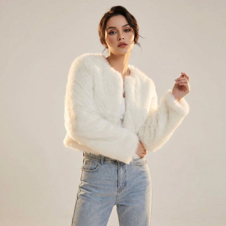 Elegante Damen Kurze Jacke Carla, ideal für stilvolle Herbstoutfits. Vielseitige Oberbekleidung für Damenmode.