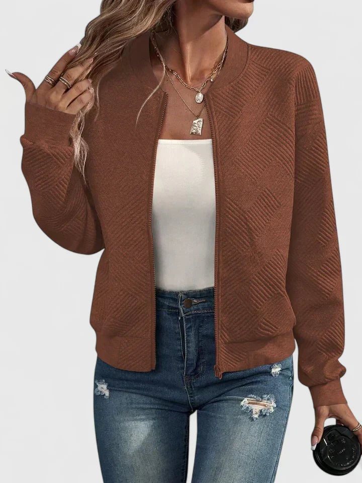 Kurze, leichte Damen Bomberjacke für Herbst & Übergang. Modische Freizeitjacke mit Reißverschluss für Damenmode.