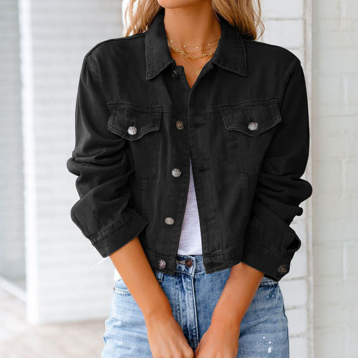Bequeme Damen Freizeitjacke, kurze Übergangsjacke. Lässige Damenmode für Frühling und Herbst Outfits.