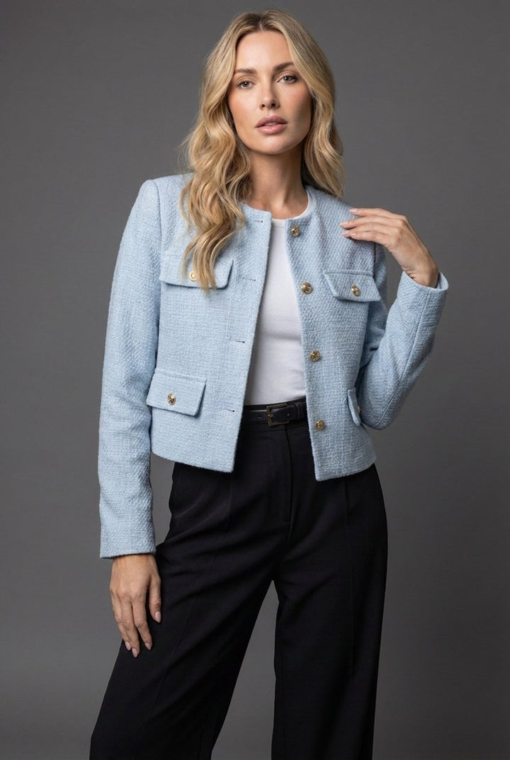 Elegante Damen Kurzjacke in klassischem Schnitt, ideal für Business & Freizeit. Stilvolle Damenmode für den Frühling.