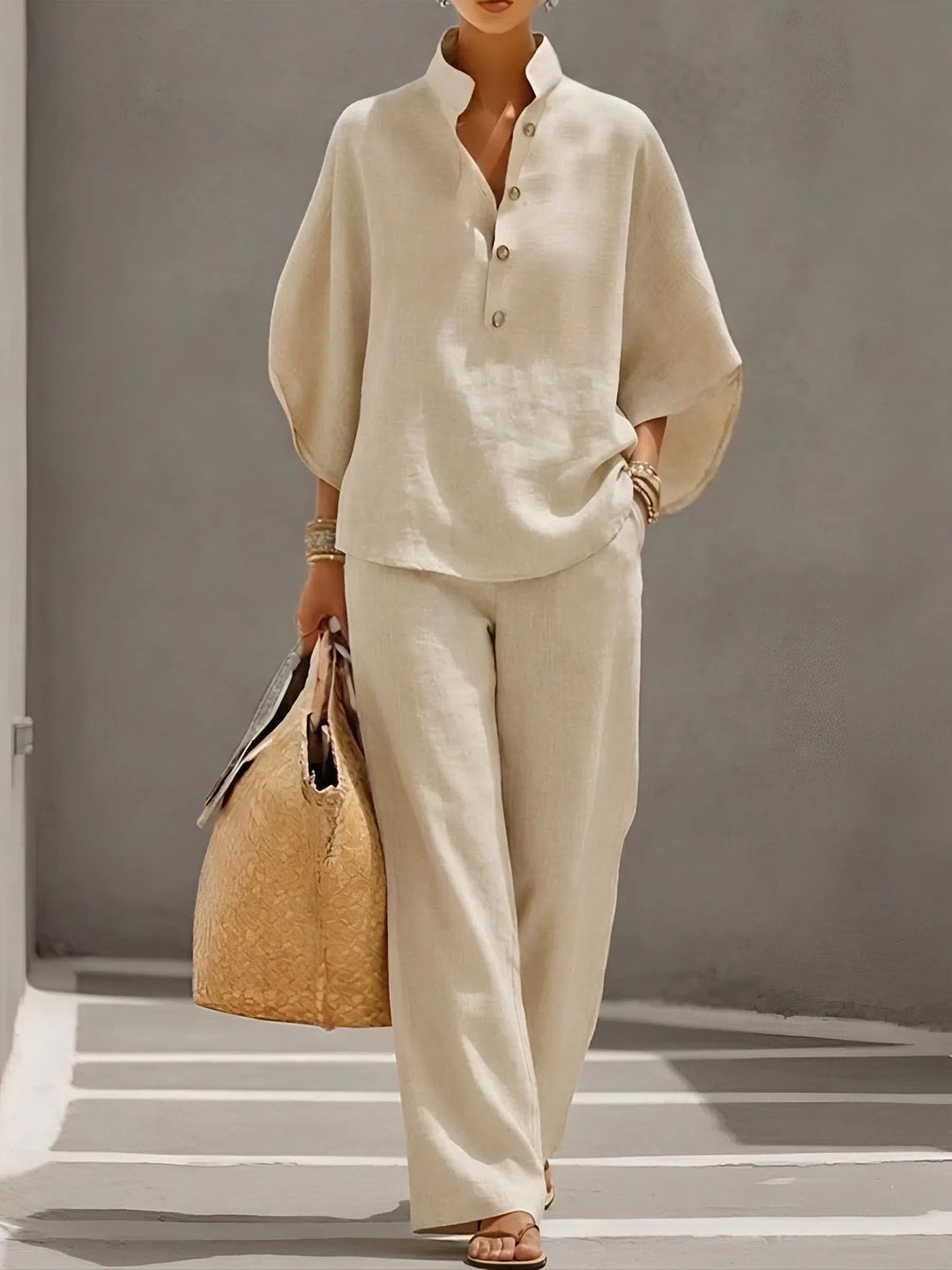 Damen Sommer Zweiteiler Set: Bluse mit Stehkragen & weite Hose. Komfortabel & elegant für den Alltag.
