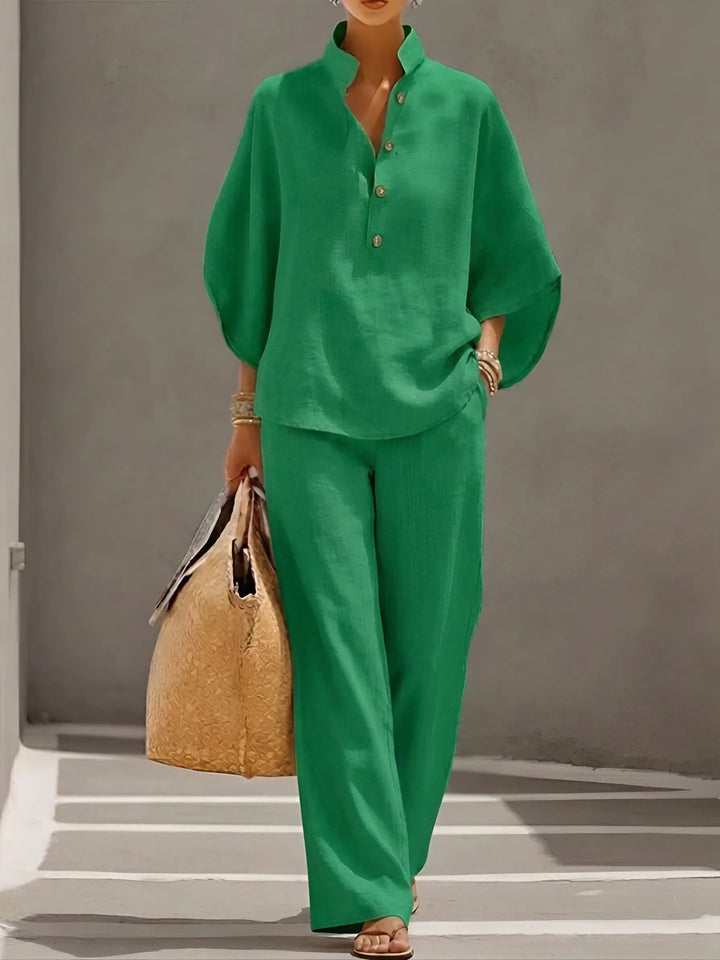 Komfortables Damen Freizeit Set: elegante Bluse mit Stehkragen & weite Hose für warme Tage.