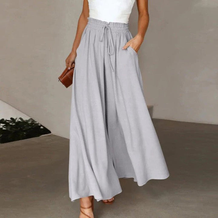 Elegante, luftige Damenhose mit hohem Bund & weitem Bein. Feminine Mode für stilvollen Sommer.