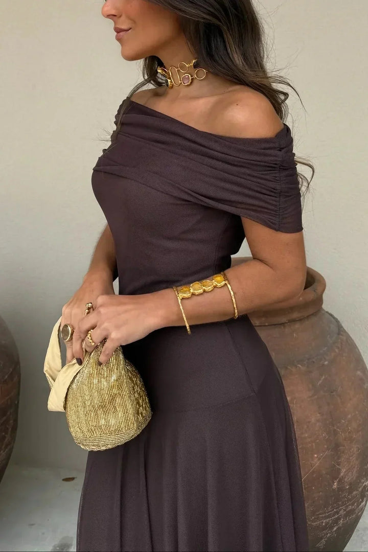 Langes, elegantes Damen One-Shoulder Kleid, ideal als Abendkleid oder für formelle Hochzeitsgäste. Zeitlos.