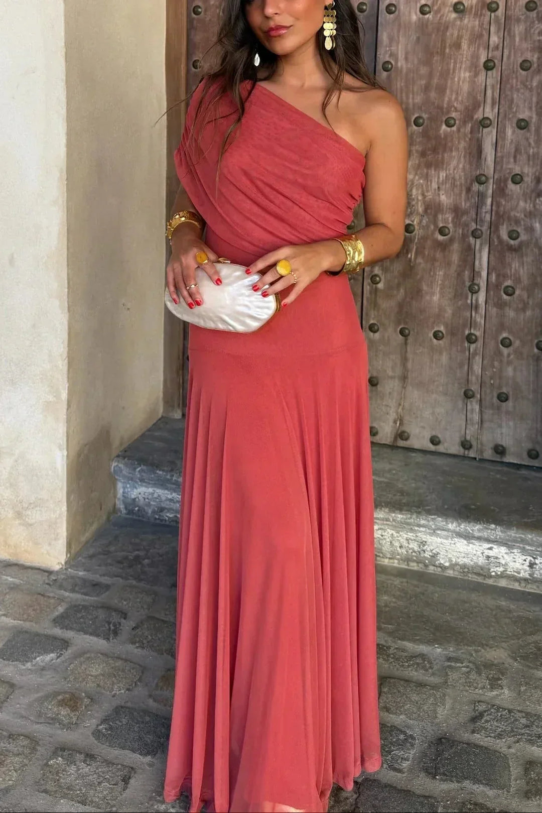 Fließendes, elegantes Damen Maxikleid One-Shoulder, perfekt als Hochzeitsgastkleid oder luxuriöses Abendkleid.