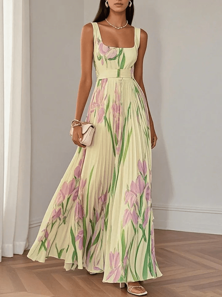Leichtes, fließendes Damen Maxikleid mit Plissee und Tulpendruck. Elegantes Sommerkleid für besondere Anlässe.