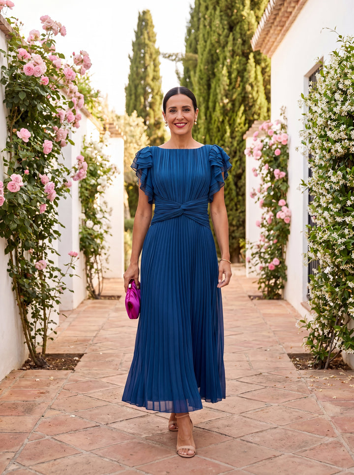 Fließendes Damen Maxikleid mit Plisseefalten. Elegantes Anlasskleid für Hochzeiten und sommerliche Partys.