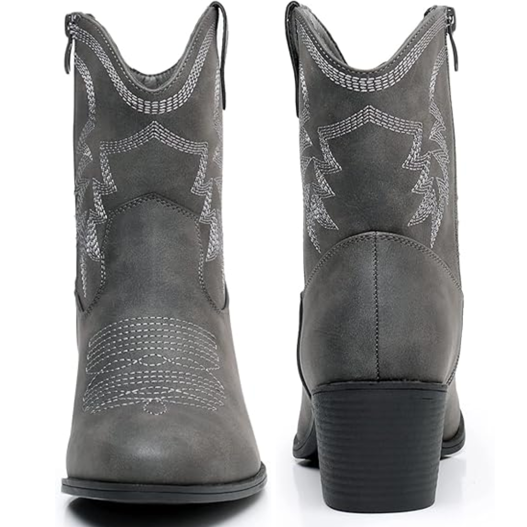 Modische Damenstiefel im Western-Stil, ideal als bequeme Herbstschuhe und Winterschuhe für Frauen.