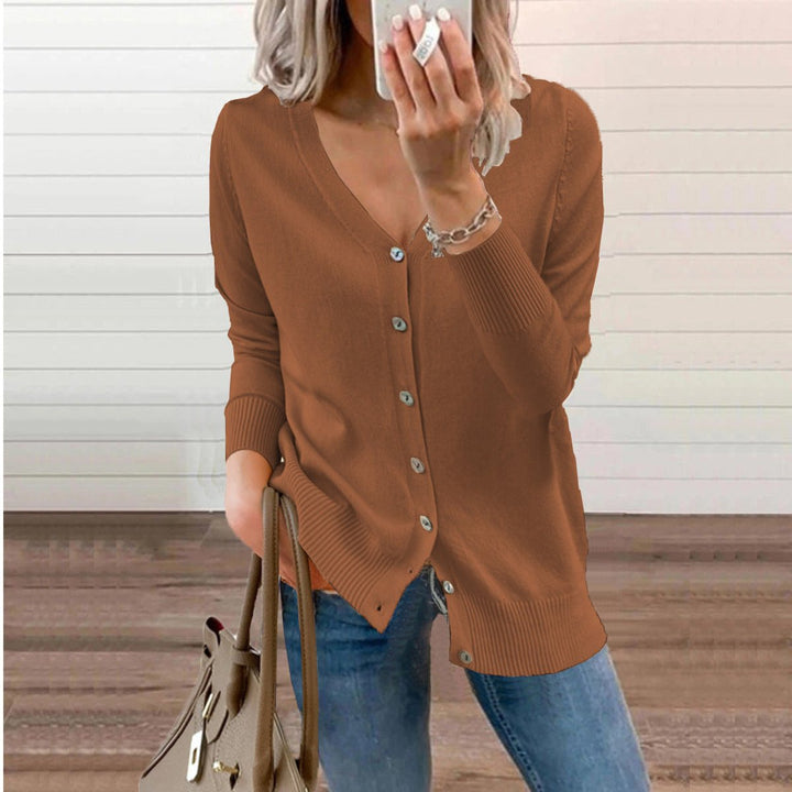 Komfortable Damen Strickjacke mit V-Ausschnitt, weich und ideal für Herbst & Winter.