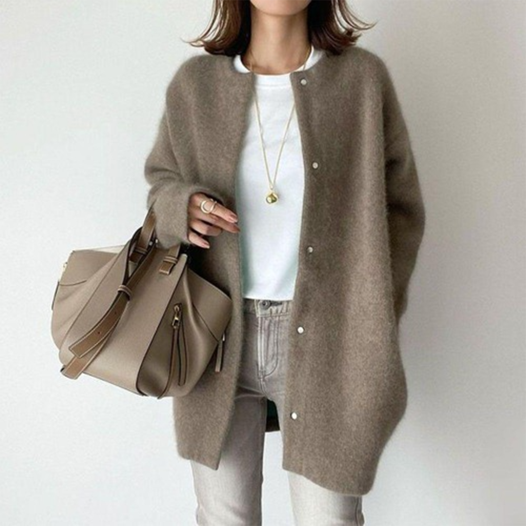 Hängende Damen Strickjacke mit Knöpfen, ein Must-have für den eleganten Lagenlook.