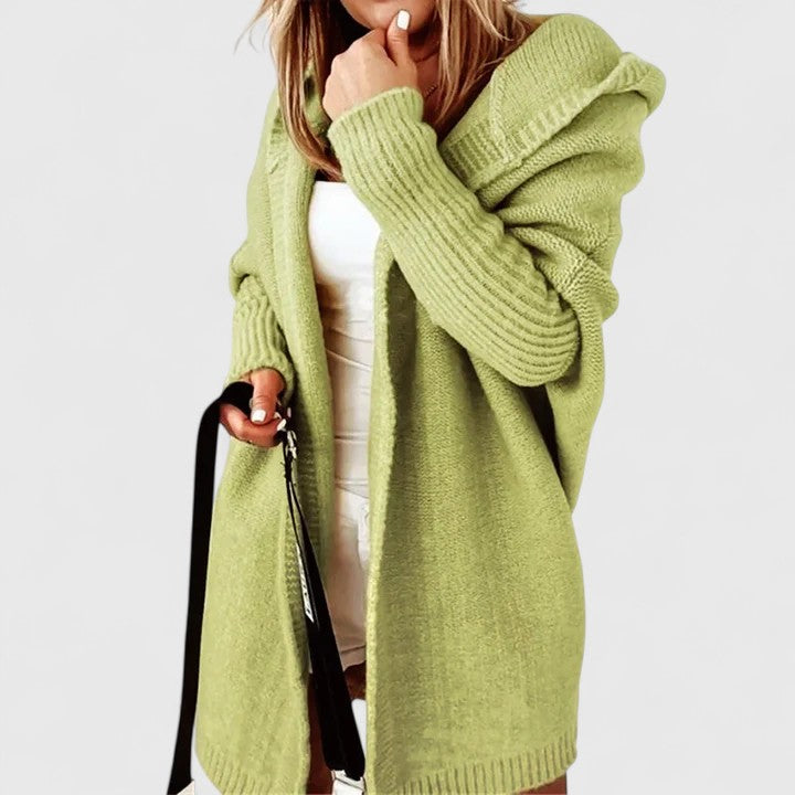 Vielseitige Damen Strickjacke mit Kapuze, knielang und oversized. Bequemer Strick-Cardigan für Freizeit & Alltag.