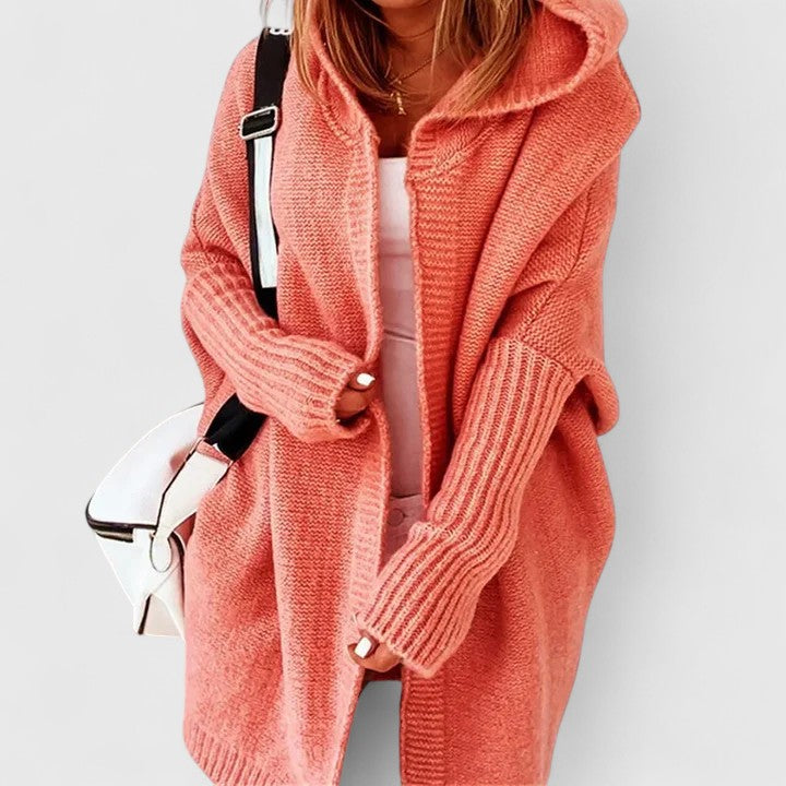 Damen Strickjacke oversized knielang mit Kapuze für stilvollen Komfort, ideal für Herbstmode & Freizeit.