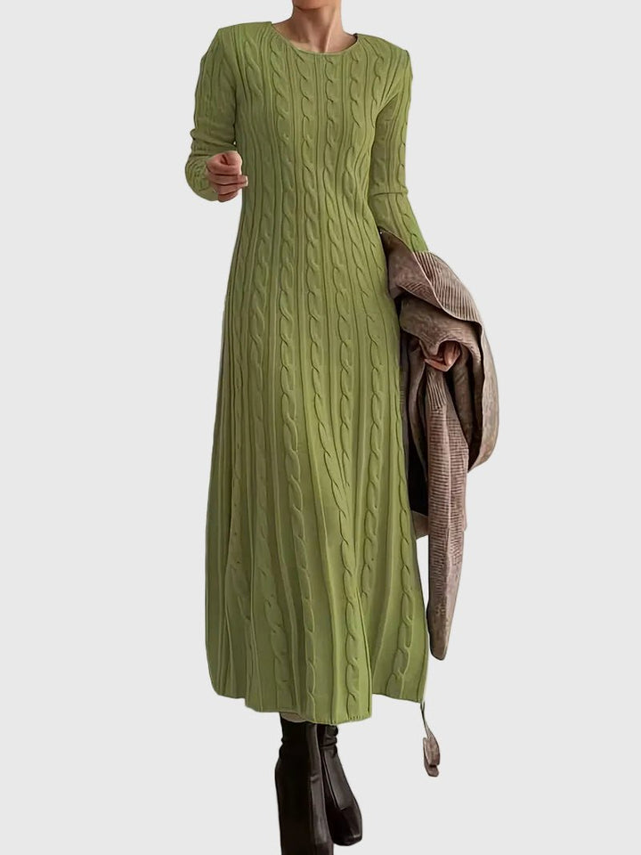 Damen Strick Maxikleid mit Zopfmuster, langärmlig, elegant und komfortabel für Herbst.