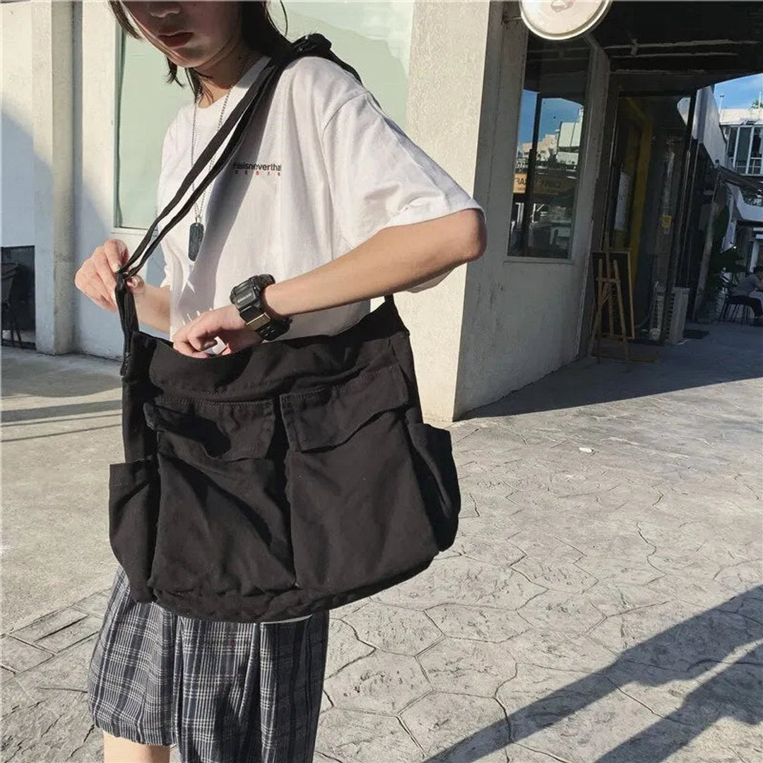Vintage Canvas Umhängetasche für Damen, zeitlos elegant, ideal als Schultertasche & Alltagstasche, robust & modisch.