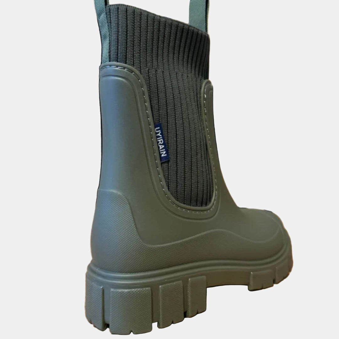Komfortable, rutschfeste Damenstiefel mit stabiler Sohle für sicheren Halt im Winter.