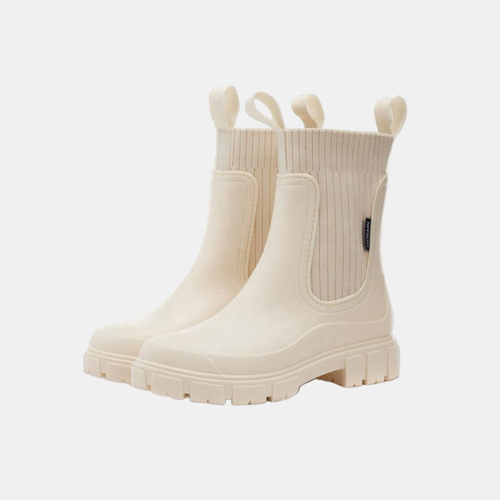 Rutschfeste Profilsohle der eleganten Damen Winterstiefel, bietet sicheren Halt auf glatten Wegen.