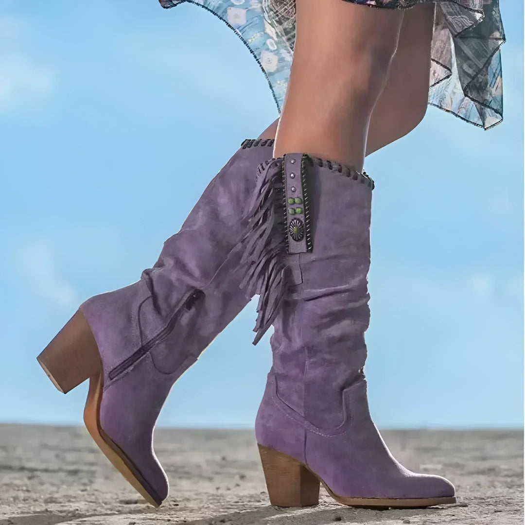 Elegante lila Damen Cowboystiefel mit Fransen, ein Hingucker für selbstbewusste Auftritte. Bequeme Boots.