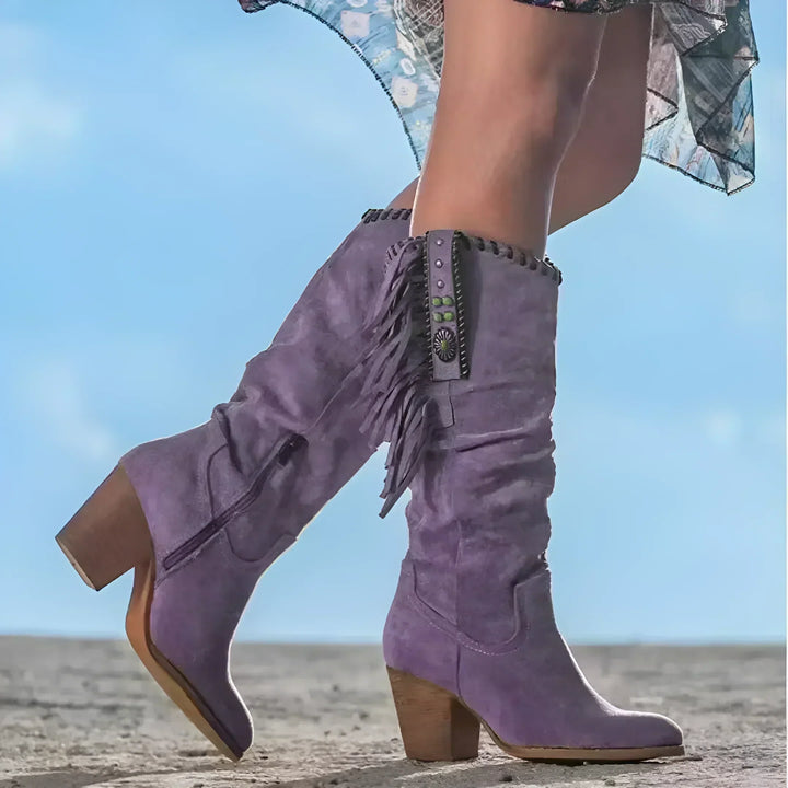 Elegante lila Damen Cowboystiefel mit Fransen, ein Hingucker für selbstbewusste Auftritte. Bequeme Boots.