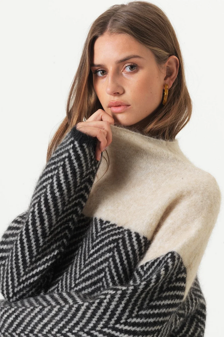 Kuschelig warmer Damen Rollkragen-Strickpullover; weicher Winterpullover für stilvolle und gemütliche Tage.
