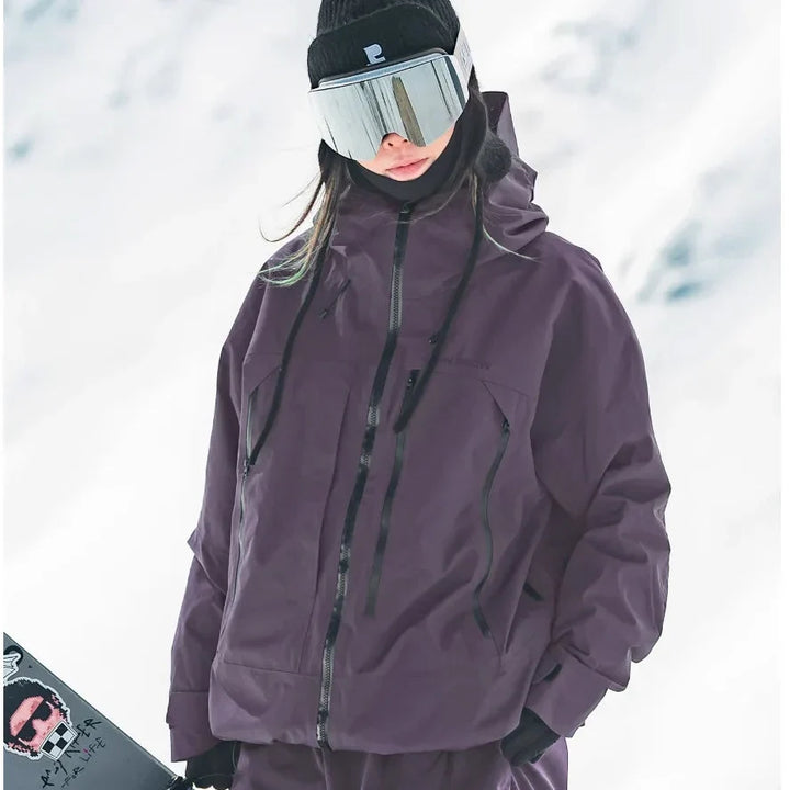 Frontansicht der wärmenden Damen Winterjacke, wasserdicht, winddicht, ideal für jedes Wetter.