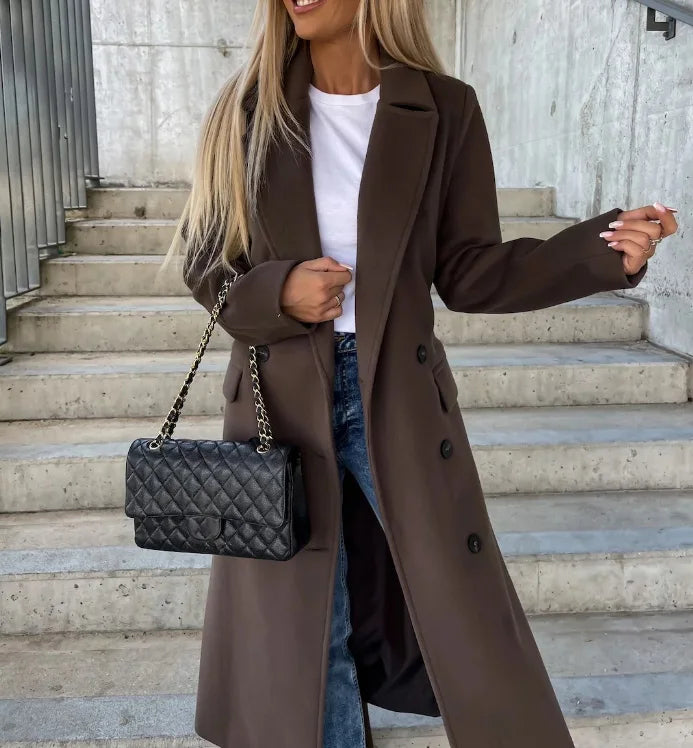 Eleganter Damen Wintermantel, lang, in klassischem Design. Ideal für Herbst & Wintermode.