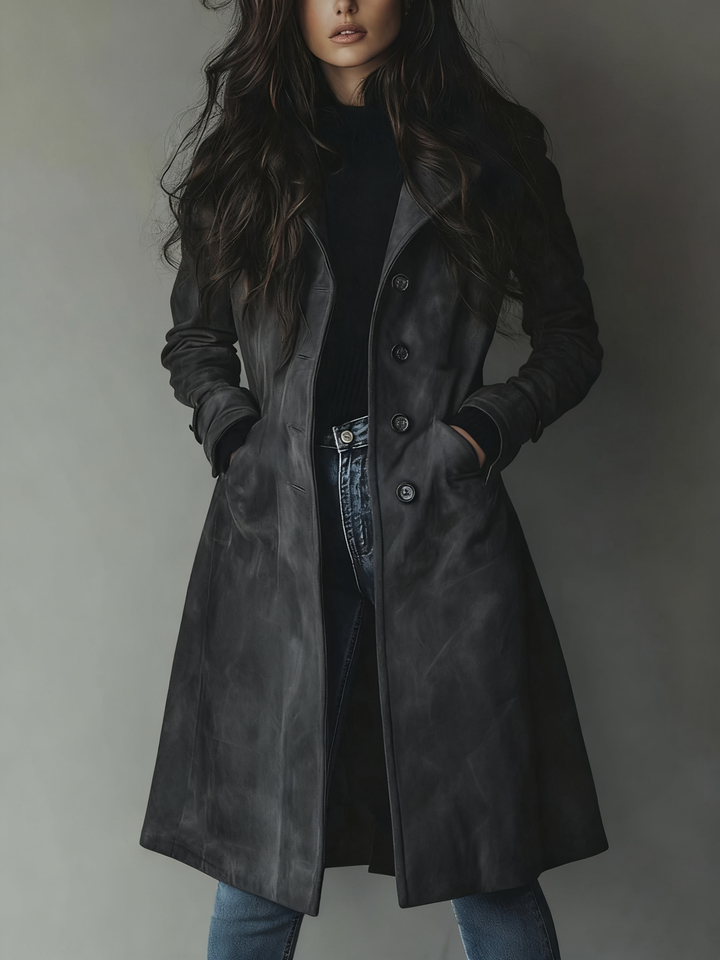 Business-tauglicher Damen Trenchcoat. Eleganter und warmer Damenmantel für stilvolle Auftritte im Winter.