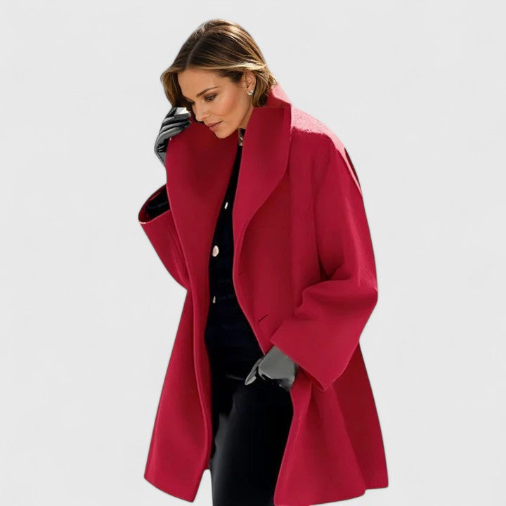 Eleganter, lockerer Damen Wintermantel mit stilvoller Knopfleiste, ideal für modische Wintermode.