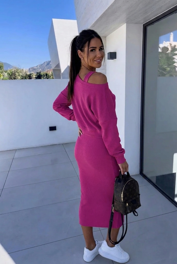 Komfortables Damen Freizeitoutfit, ein Zweiteiler Set, ideal für entspannte Stunden.