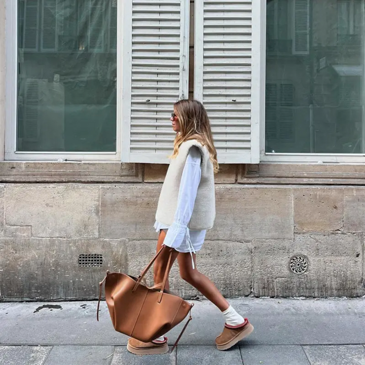 Vielseitige Damentasche, tragbar als Handtasche oder Schultertasche. Stilvolles Accessoire für jeden Look.