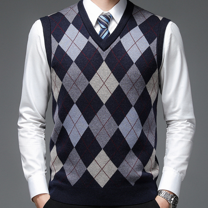 Herren Spencer mit elegantem Argyle-Muster in Dunkelgrau, perfekt für stilvolle Wintermode.