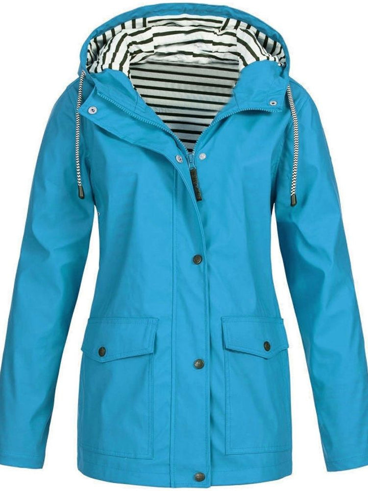 Eleganter Damen-Trenchcoat. Moderner, wasser- & winddichter Mantel für stilvolle Herbst-Outfits.
