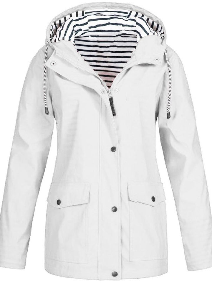 Stilvoller Damen-Trenchcoat. Wasser- & winddichte Herbstjacke für eleganten Outdoor-Schutz.