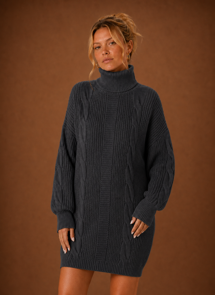 Kuscheliges Langarm-Strickkleid für Damen mit Rollkragen, ideal für Wintermode.