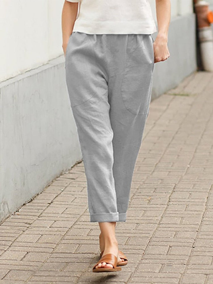 Klassische Damen Stoffhose, Relaxed Fit, bequem, elegant. Must-have für jede Garderobe.