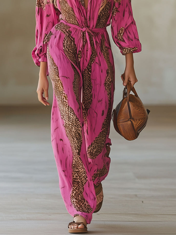 Stilvoller Damen Jumpsuit mit Leopardenprint, langärmlig & bequem, ein trendiges Party-Outfit für den Herbst.