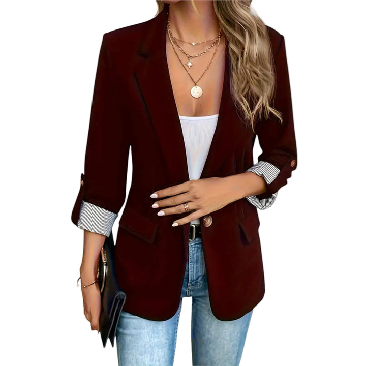 Damenblazer Slim Fit mit elegantem Knopfverschluss und Revers. Perfekt für ein stilvolles Business- oder Freizeit-Outfit.