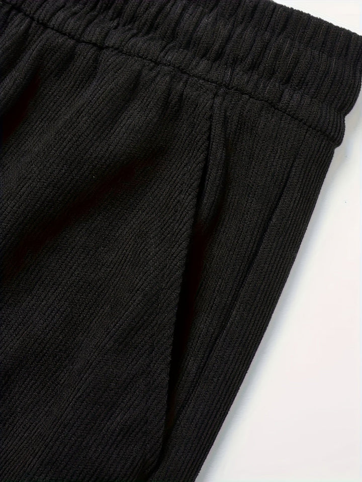 Robuste, warme Herrenhose, gefüttert, schwarz, mit Komfort-Bund für Herbst- & Wintermode, bequeme Passform.