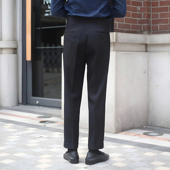 Zeitlose & bequeme Herrenhose in Schwarz, perfekt für Business und elegante Freizeit.