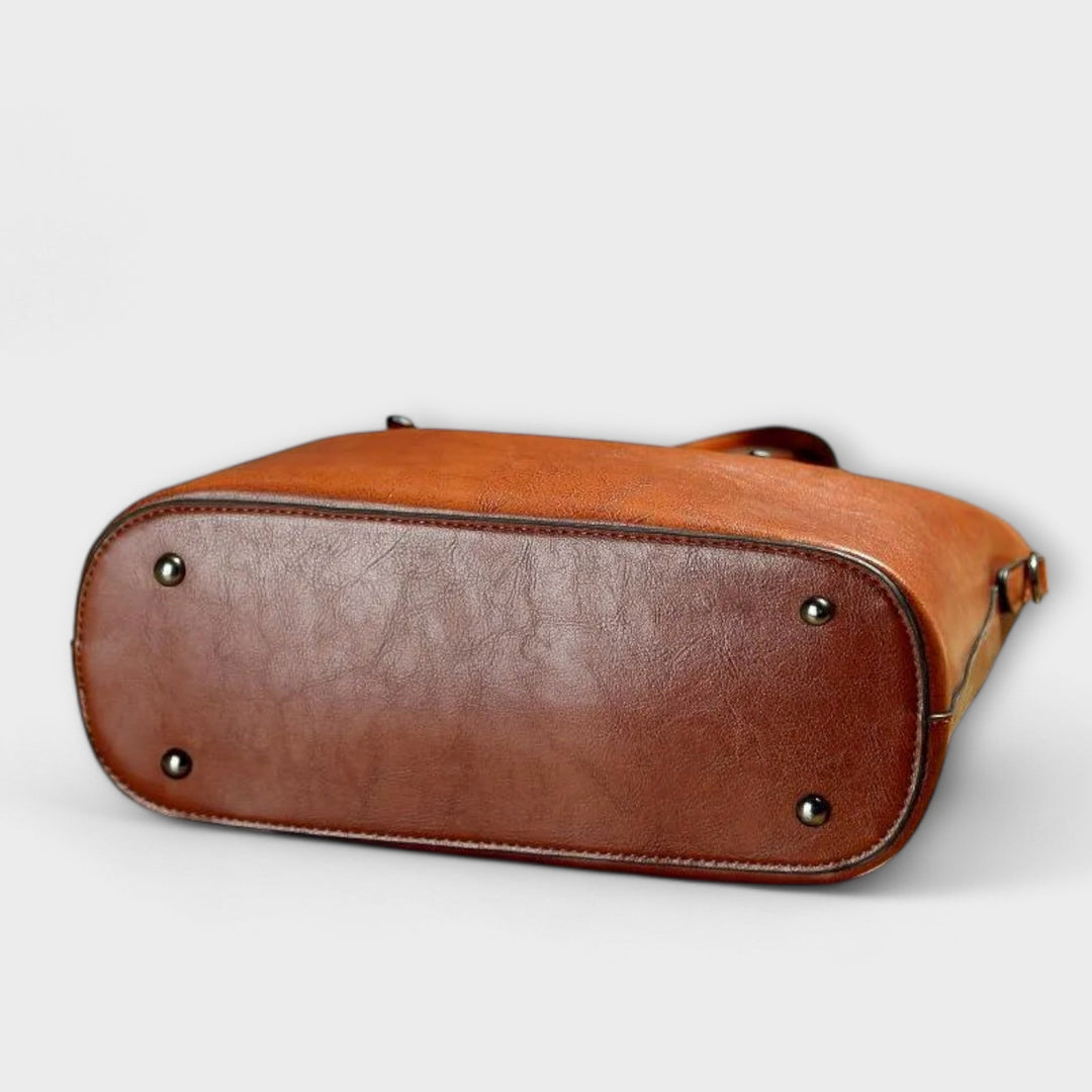Stylische Vintage Handtasche für Damen in Schwarz, elegant getragen, ideal als vielseitige Alltagstasche.