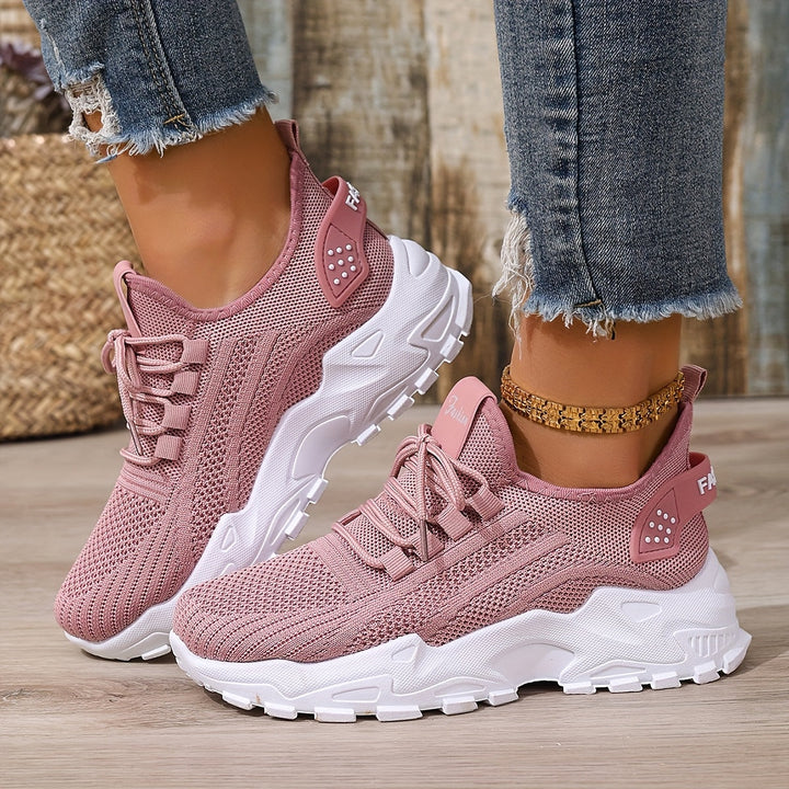 Pinke Damen Freizeitschuhe mit weißer Sohle, trendig und super bequem.