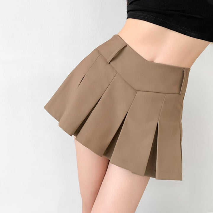 Eleganter Damen A-Linien Minirock mit Falten. Schmeichelhafter Skort für feminine Sommer-Outfits. Komfortabel & modisch.