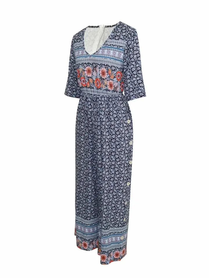 Stylischer Damen Overall mit V-Ausschnitt und floralem Print. Ein modisches Komplett-Outfit für Frühling und Sommer.