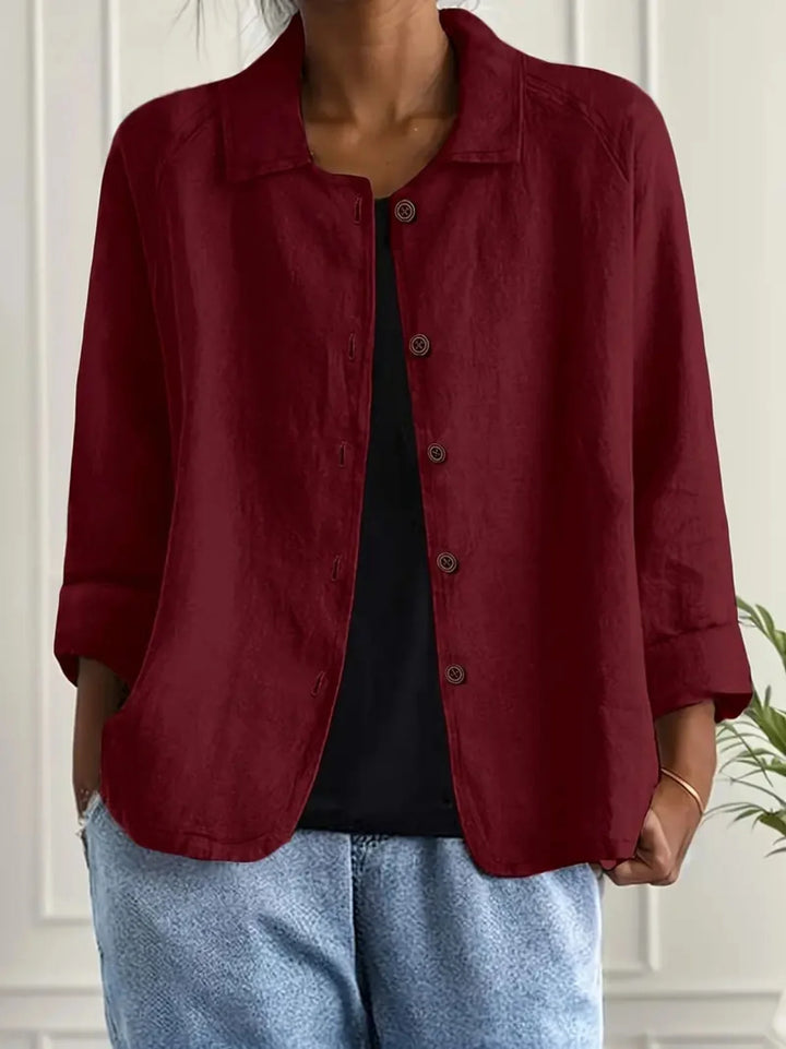 Leichte Damenjacke mit Knopfverschluss und lockerer Passform, ideal als modische Frühlings- und Sommerjacke.