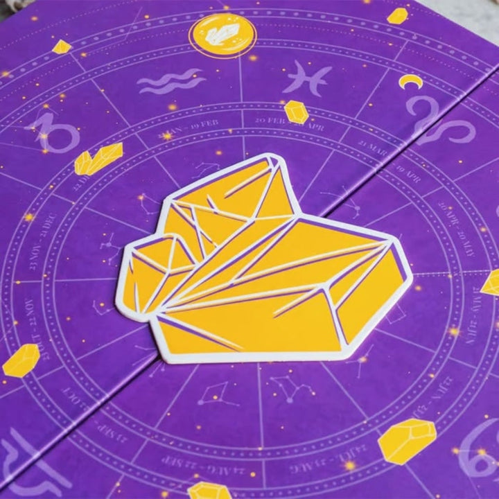 Saisonale Dekoration: Halloween Adventskalender gefüllt mit Kristallen zum Auspacken im ganzen Oktober.